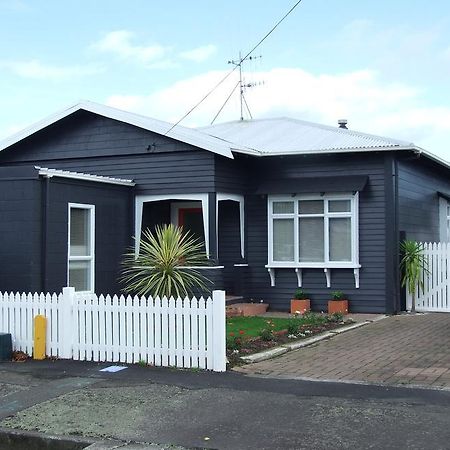 Wellesbourne Homestay B&B Palmerston North Exterior foto